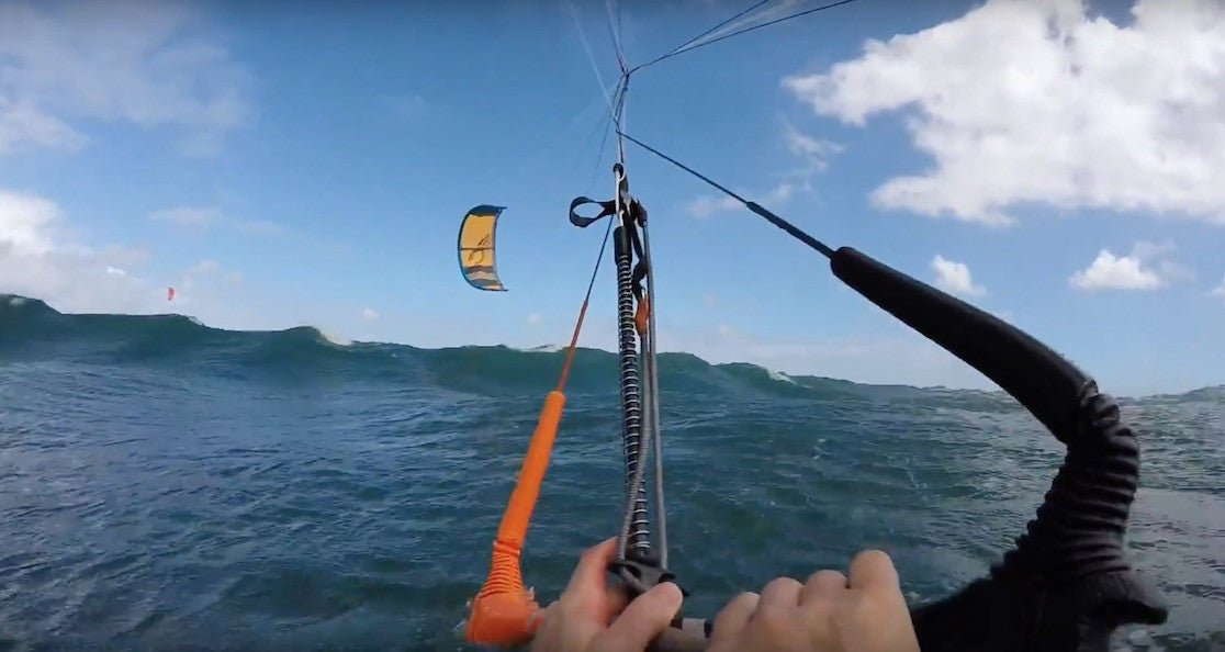 Kitemare in Mauritius, two kite tangle & waves - Skymonster Watersports